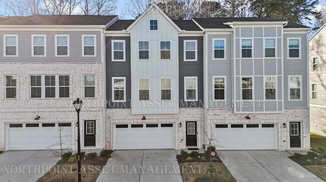 Primary Photo - Beautiful Townhome with 3 bedrooms, three ...