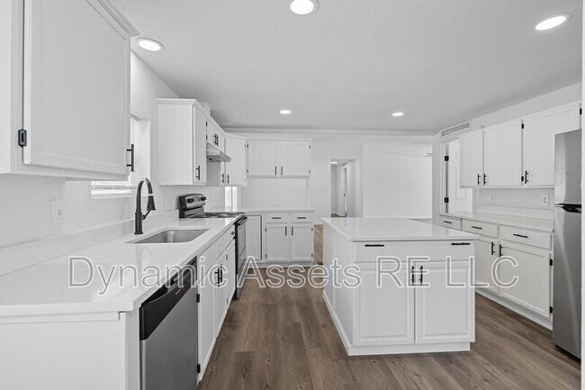 Building Photo - 405 Falletti St