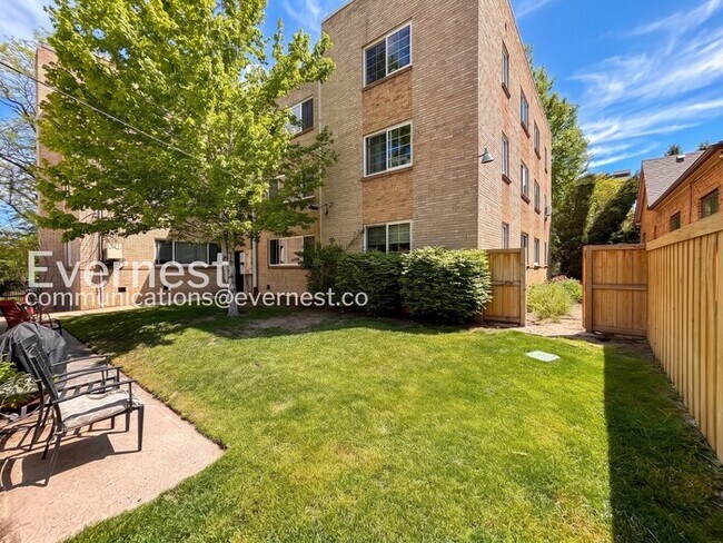 Building Photo - 1 Bed, 1 Bath Condo with Modern Amenities / Available Soon!