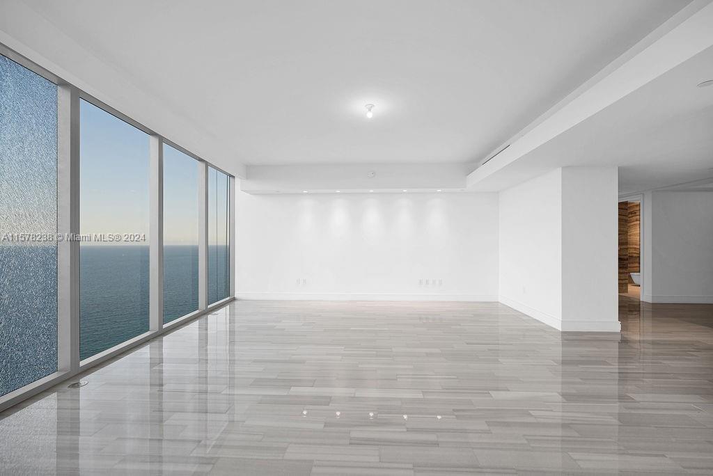 Building Photo - 17901 Collins Ave