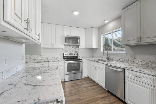 Building Photo - 2822 Forest Point Dr