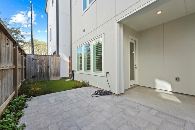 Building Photo - 3504 Bridgewater Oaks Ln