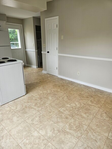 Dinning room nook - 929 Tiffin Ave