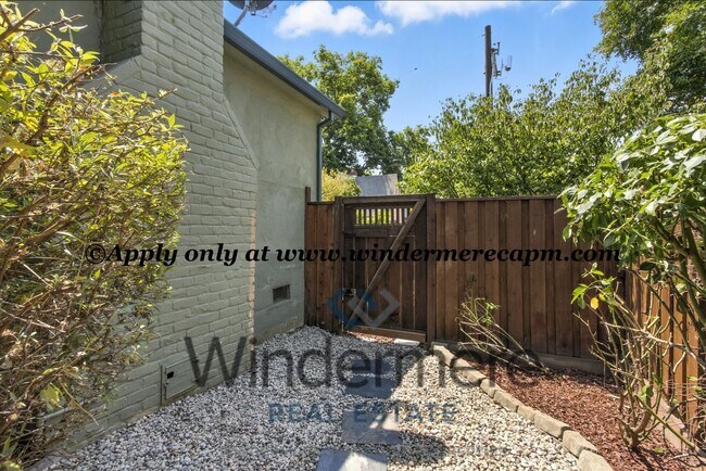Building Photo - Timeless Modern Luxury 3 bedroom in one of...