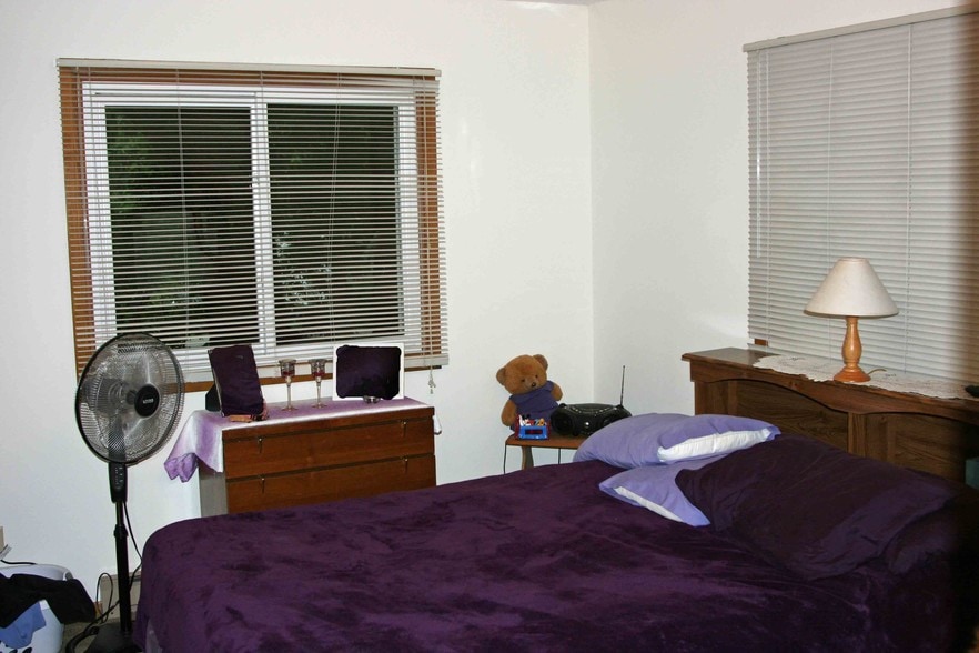 Building Photo - 608 N 4th St