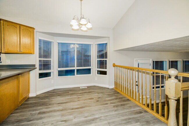 Building Photo - 1831 W Quarter Horse Ave