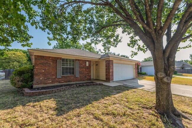 Building Photo - "Charming 3-Bedroom Home with 2 Full Baths in Pflugerville's Heart - 1315 Sq Ft of Comfort!"