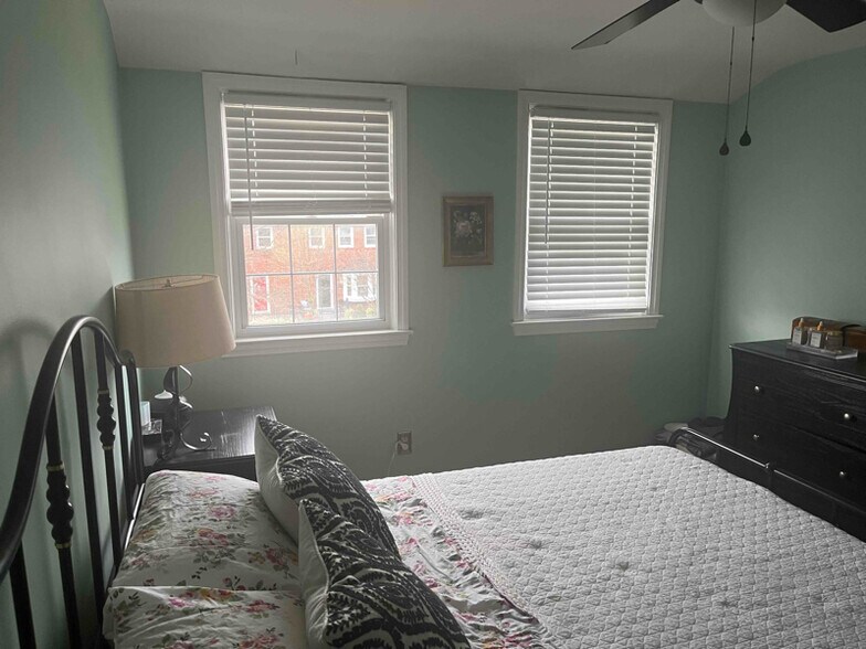 Building Photo - 1658 Thetford Rd