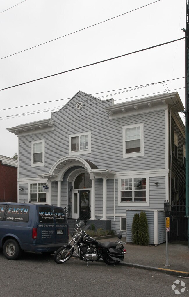 Building Photo - The Recherche