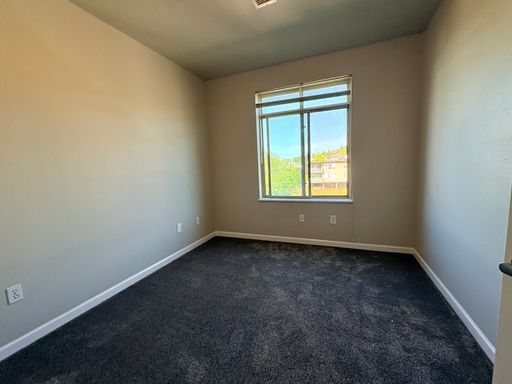 Building Photo - Top-Floor Corner 2BR with Lake Union Views + Garage Parking Included!