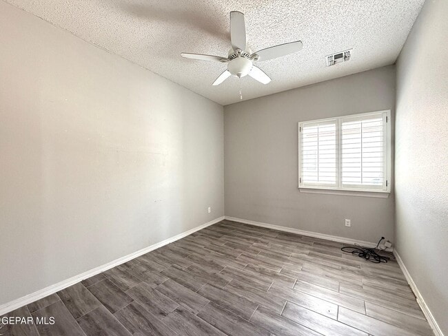 Building Photo - 3729 Loma Brisa Dr