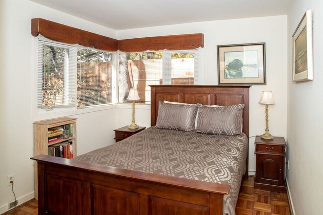 Building Photo - Adorable Carmel by the Sea Cottage! Lookin...