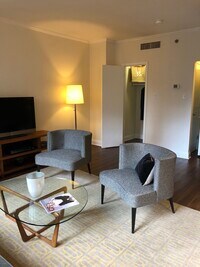 Building Photo - 260 E Chestnut St