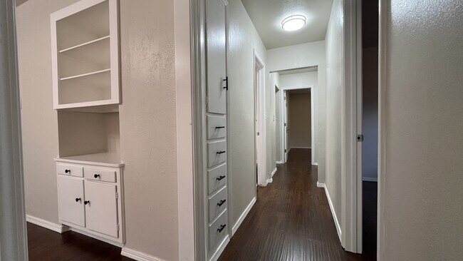Building Photo - 2153 Huntleigh Dr