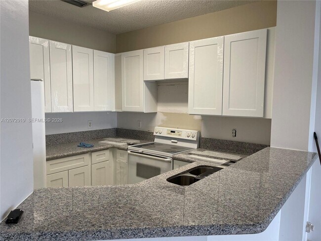 Building Photo - 321 SW 120th Ave