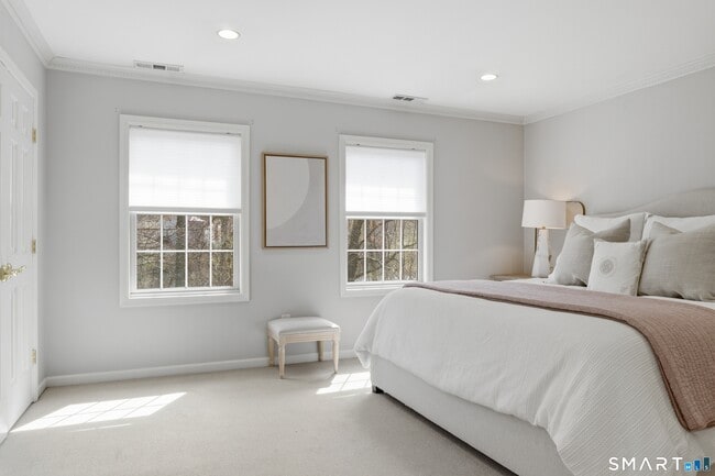 Building Photo - 570 Danbury Rd