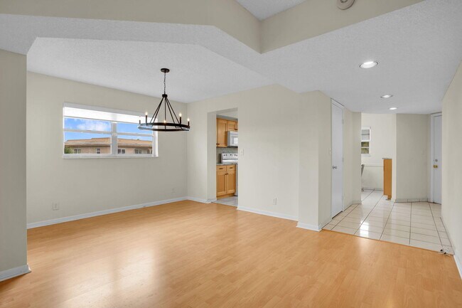 Building Photo - 1605 Abaco Dr