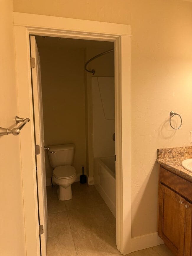 Building Photo - 1857 Buckrake Ave