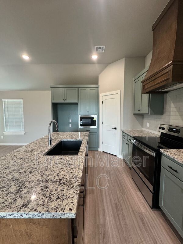 Building Photo - 678 Apple Blossom Way