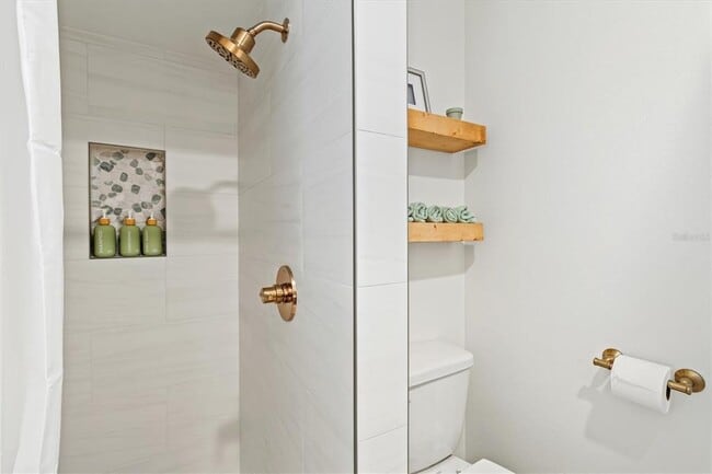 Building Photo - 2641 Hyde Park St