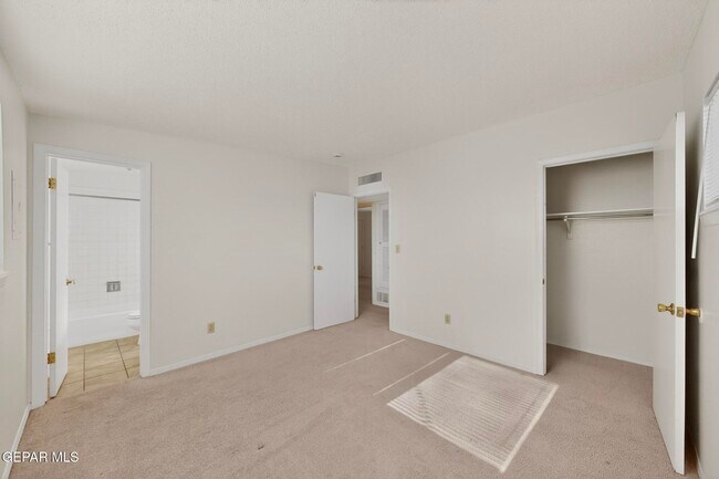 Building Photo - 10370 Kellogg St