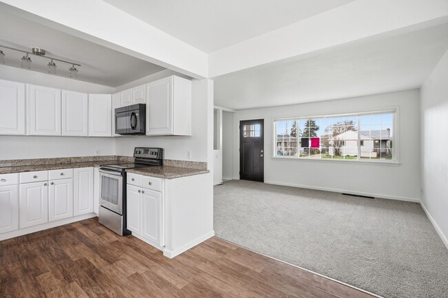 Building Photo - 3917 E Fairview Ave