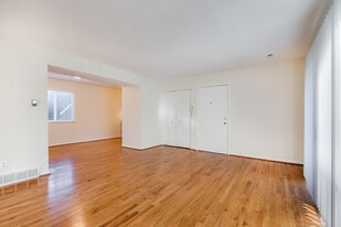 Building Photo - 4006-4008 Oak St