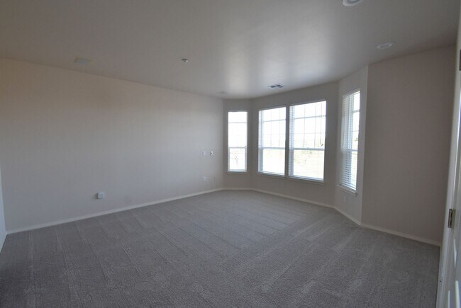 Building Photo - 2Bd/2.5Ba Issaquah Condo
