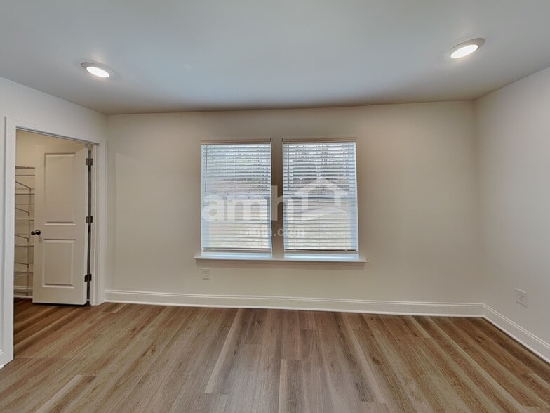 Building Photo - 945 Carnelian Ln