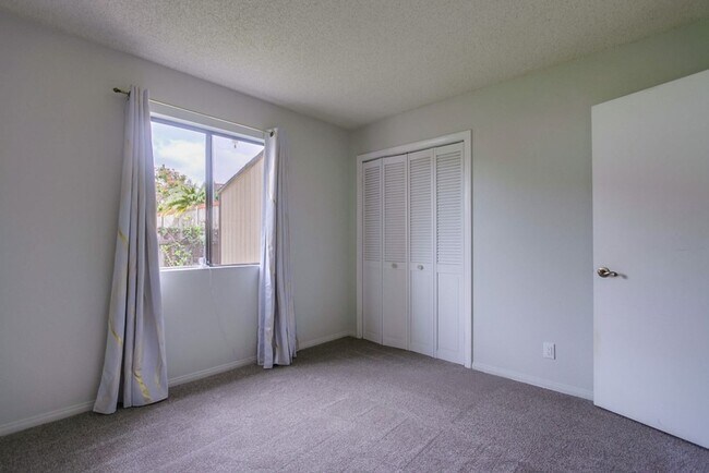 Building Photo - 4 bedroom home in amazing La Costa Community!