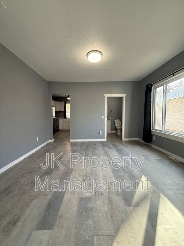 Building Photo - 1512 3rd Ave N