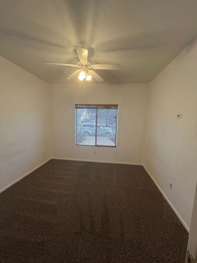 Building Photo - Great location on this split floorplan 3 b...