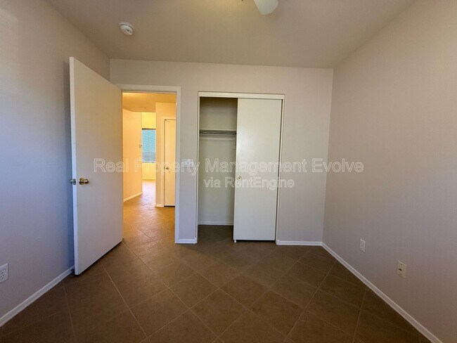 Building Photo - 9332 W Morrow Dr