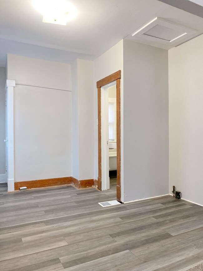 Building Photo - 1/2 OFF FIRST MONTH'S RENT SPECIAL On Upda...