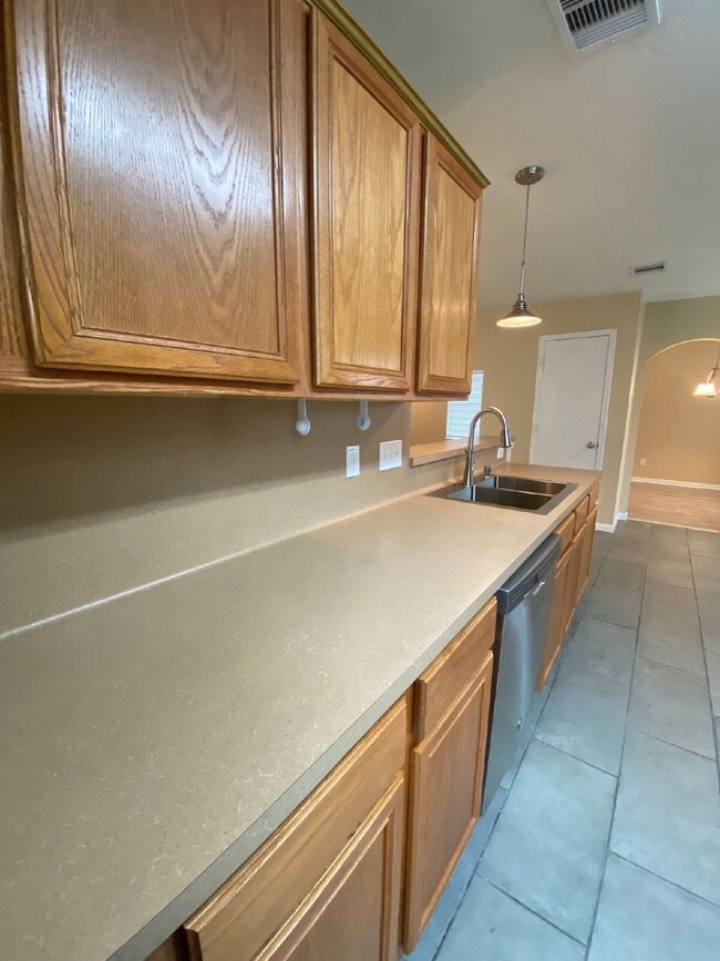Building Photo - Spacious 4Bed, 2.5 Bath plus Bonus Room, 2-story home in the desirable Remington Grove community!