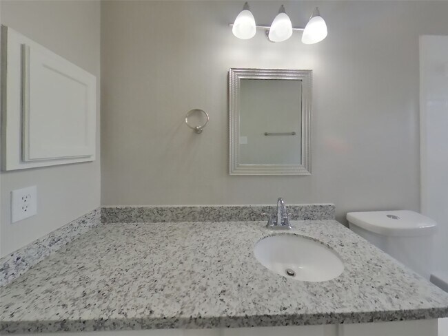 Building Photo - 7114 River Garden Dr