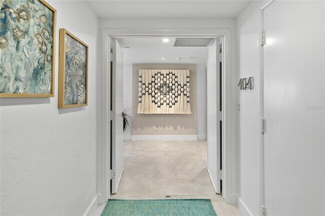 Building Photo - 601 Longboat Club Rd
