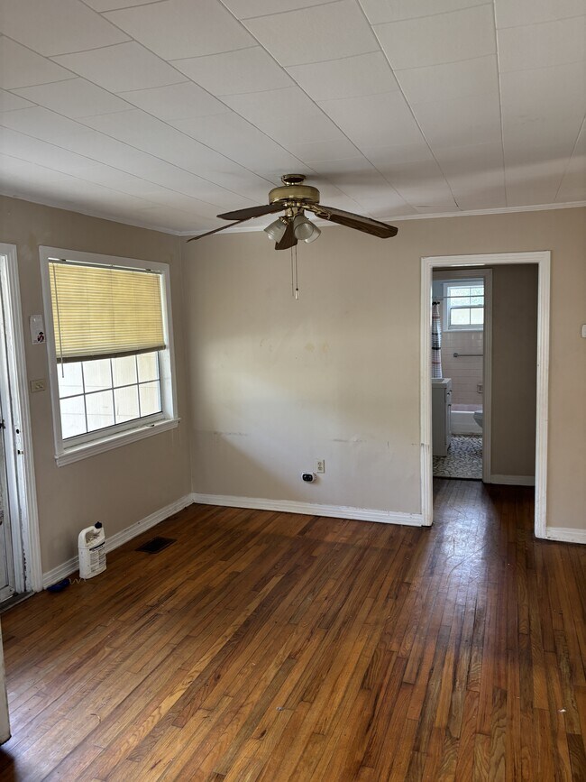 Building Photo - 12 Howell Rd