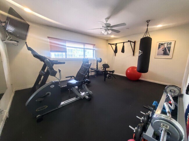 Building Photo - 5530 N Ocean Blvd