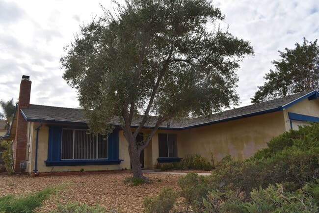 Building Photo - Single Story 3 Bed 2 Bath Home in Poway- S...