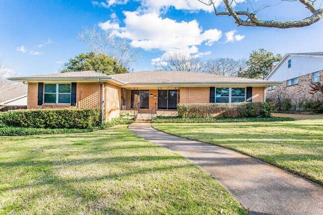 Primary Photo - 2 Bedroom, 1 Bath Duplex in Lake Highlands