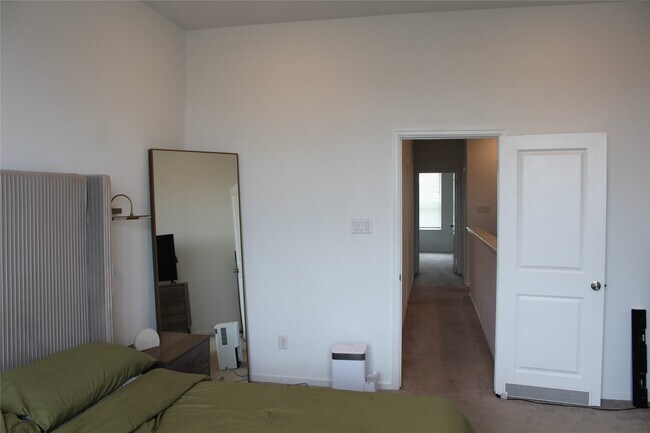 Building Photo - 4203 Champlain Wy