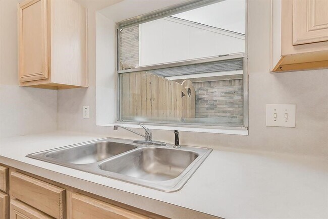 Building Photo - 3026 Silver Spring Trail