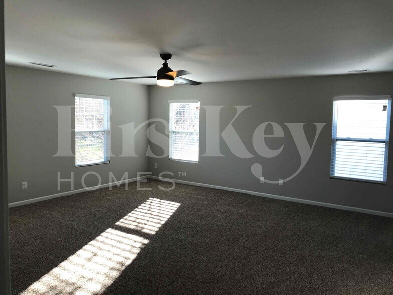 Building Photo - 3011 Sweetspire Rd