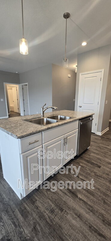 Building Photo - 8792 Elmont Cv