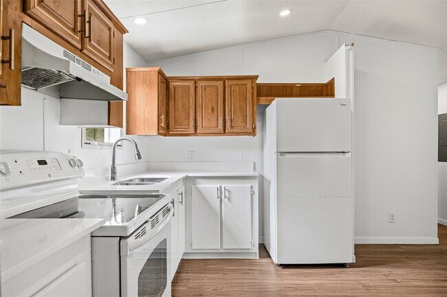 Building Photo - 184 Oak Forest Ct