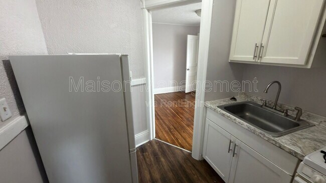 Building Photo - 583 Averill Ave