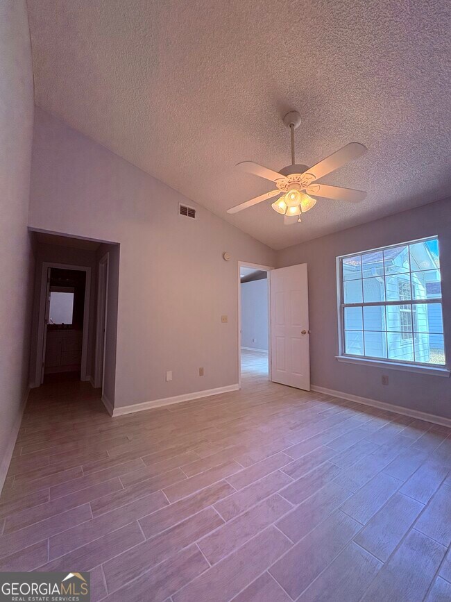 Building Photo - 175 Talbot Ct