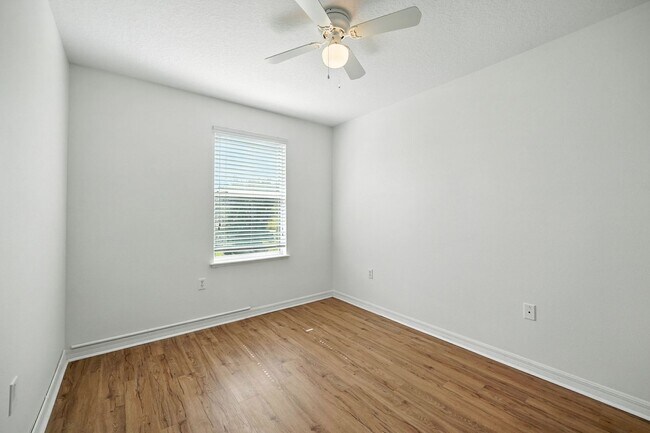 Building Photo - 32218 Gem: Open-Concept Townhome Minutes from the Airport