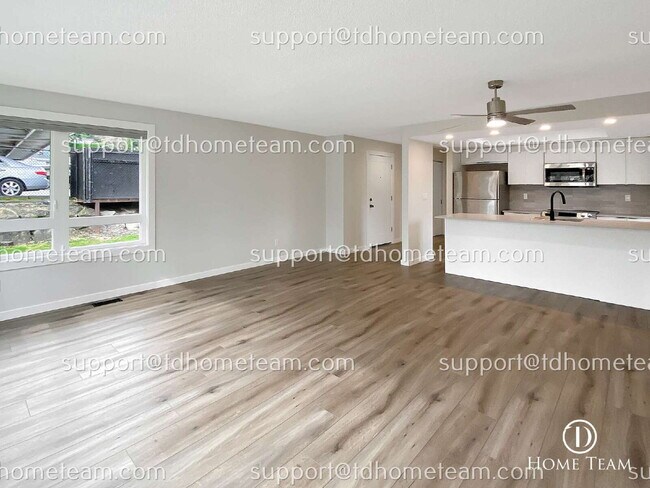 Building Photo - "Charming 1-Bed Waterfront Retreat with Scenic Lake Views & Pool in Kirkland!"